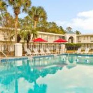 Travelodge Inn & Suites by Wyndham Jacksonville Airport