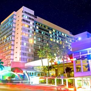 Hotels near Byron Carlyle Theater - Deauville Beach Resort