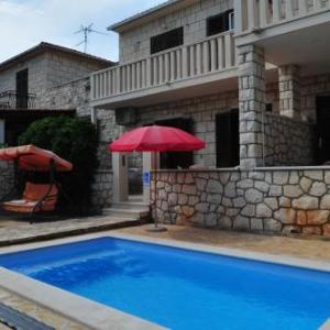 Seaside apartments with a swimming pool Supetar Brac - 11360