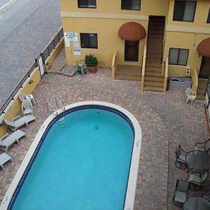 Hollywood Sands Resort