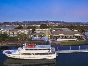 DoubleTree by Hilton Hotel Berkeley Marina, Berkeley