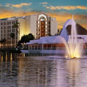 Hotels near Roberts Theater St. Andrew's School - Hilton Boca Raton Suites