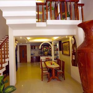 Hoang Thu Hostel