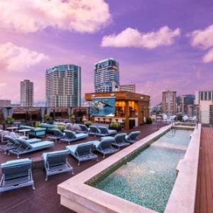 Hotels near Hard Rock Cafe Honolulu - Hokulani Waikiki by Hilton Grand Vacations