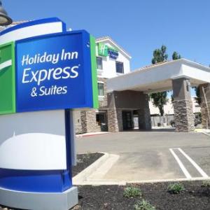 Hotels near Brentwood Emporium - Holiday Inn Express & Suites Brentwood