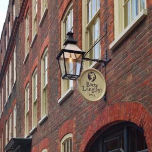 Hotels near McQueen Shoreditch London - Batty Langley's