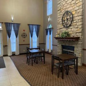 Hotels near Whitewater Valley Railroad - The Woodridge Inn