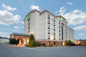 Holiday Inn Express Hotel & Suites Bloomington, an IHG Hotel, Bloomington