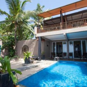 Hikks Villa Beachfront with Pool