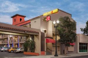 Super 8 by Wyndham El Cajon CA, El Cajon