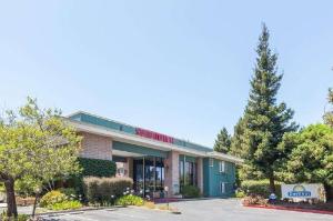 Days Inn & Suites by Wyndham Sunnyvale, Sunnyvale