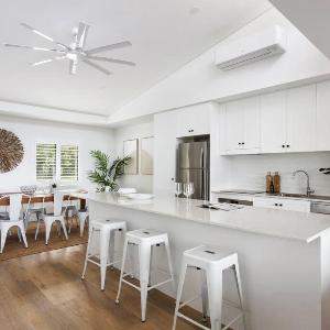 Breezy Beach Haven - Ocean Views & Roof Top Deck