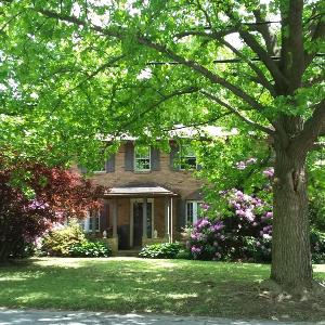 Spacious Antique Charm Home by Leavetown Vacations
