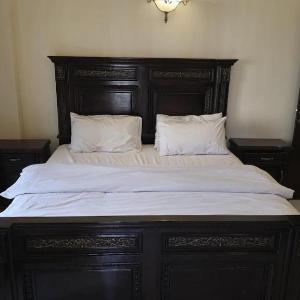 3 bedroom luxury furnished apartment in central Karachi