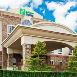 Gateway Playhouse Bellport Hotels - Holiday Inn Express Hotel & Suites East End