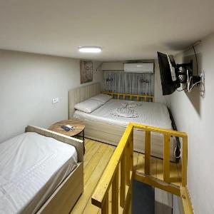 Mini-Studio Tirana
