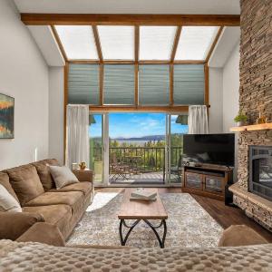 Paddle & Pine - Lake Views & Private Dock Access