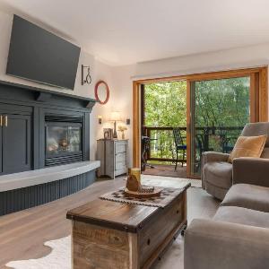 Upscale Couple's Getaway Hot Tubs