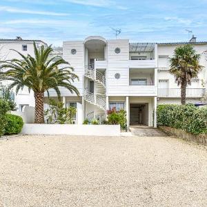 Gorgeous Apartment In Royan With Wifi