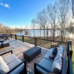 Tucked Away on the Ridge - Quiet Fall Lake Retreat