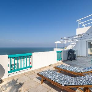 Santorini Ballito 180º Sea Views Braai and Pool