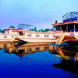 Zaffer Houseboats
