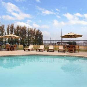 Travelodge by Wyndham Lemoore Near Naval Air Station