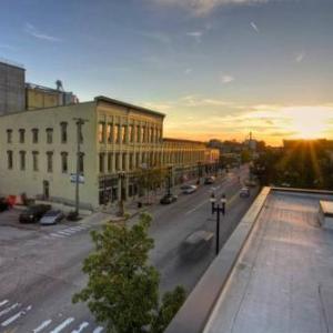 Hotels near Kent Youth County Fair - Main Street Inn - Lowell