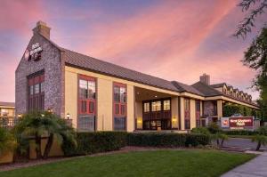 Best Western Plus Raffles Inn & Suites, Anaheim