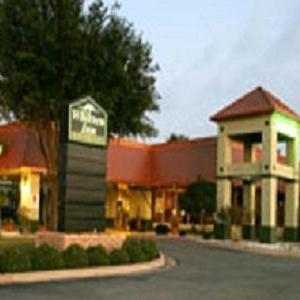 Hotels near Anthony Field at Wildcat Stadium - Whitten Inn University