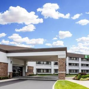 Patchogue Theatre Hotels - Holiday Inn Long Island - ISLIP Arpt East