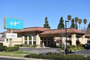 Signature Anaheim Maingate, Anaheim