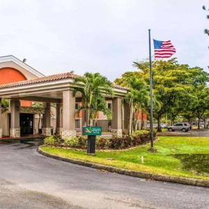 Hertz Arena Hotels - Quality Suites Fort Myers Airport I-75