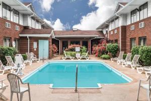 Super 8 by Wyndham O'Fallon, O'Fallon