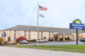 Days Inn & Suites by Wyndham Bloomington/Normal IL, Bloomington