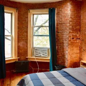 Hotels near Lawrence A. Wien Stadium - Morris Guest House