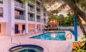 Courtyard by Marriott - Naples, Naples