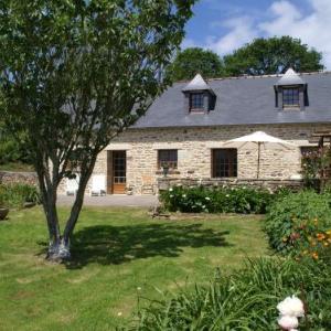 Rural holiday home near beach culture and recreation in the tip of Brittany