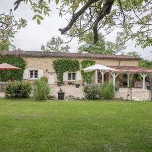 Vintage Villa in Beaumont with Swimming Pool