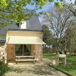 Comfortable semi-detached holiday home 700 m from the beach in Brittany Erquy 