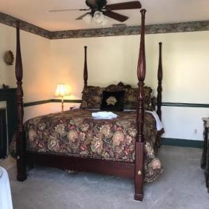 Parsonage Inn Bed and Breakfast