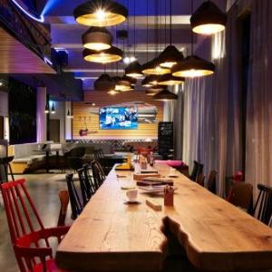 Max Schmeling Halle Hotels - Moxy by Marriott Berlin Ostbahnhof