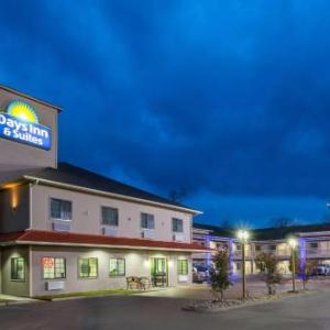 Days Inn & Suites by Wyndham Madisonville