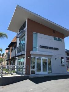 Castaway Motel, Orange