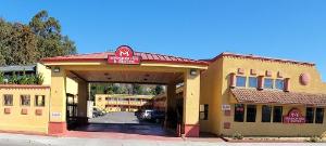 Days Inn & Suites by Wyndham Hayward, Hayward