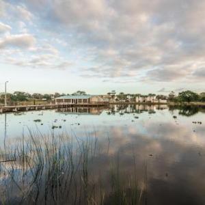 Days Inn & Suites by Wyndham Lake Okeechobee