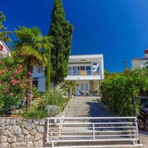 One-Bedroom Apartment in Dramalj X
