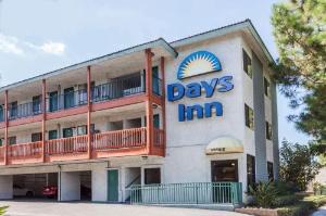Days Inn by Wyndham Anaheim West, Anaheim