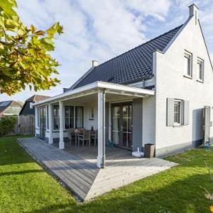 Detached Holiday Home in Wolphaartsdijk with a Small Park