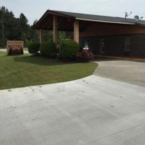 Hotels near Misty Morning Farms North Augusta - Cross Road Motel